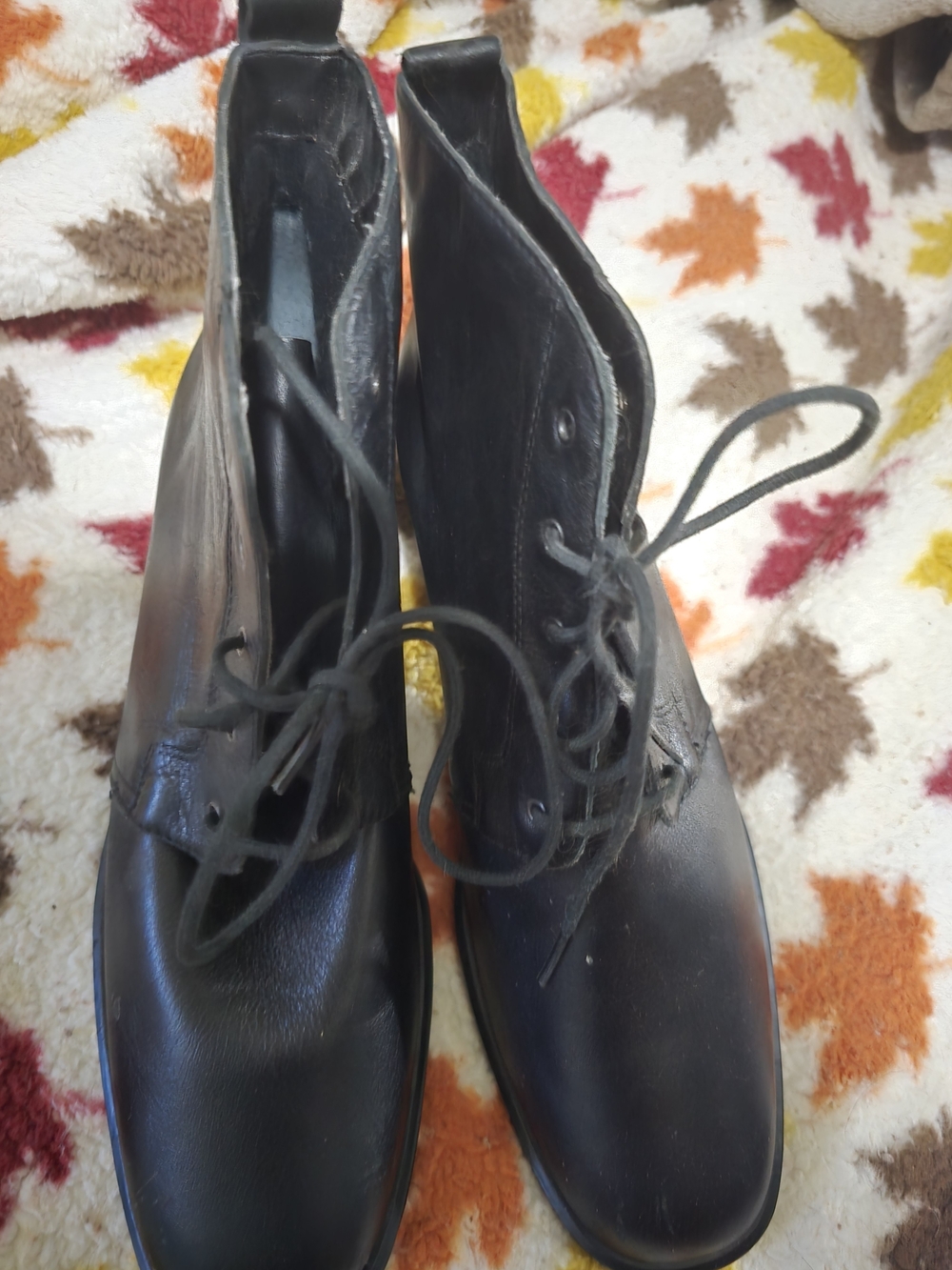 White Mountain Black Lace-Up Women's Ankle Boots 9 1/2